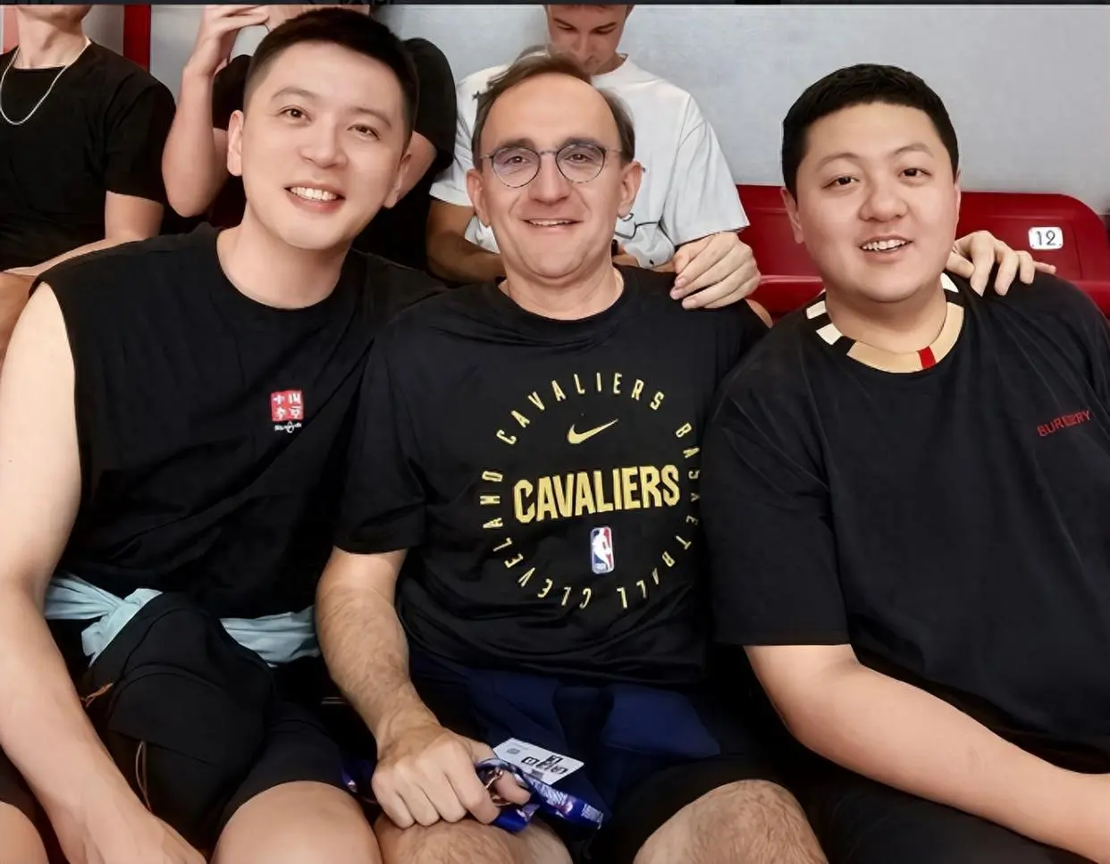 各界的关心, 形成良好的, 其二